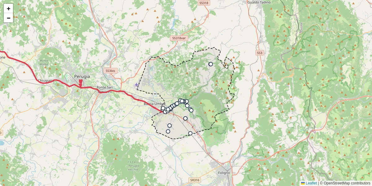 Mappa dettagliata del trasporto pubblico a Assisi con linee autobus, tram e collegamenti