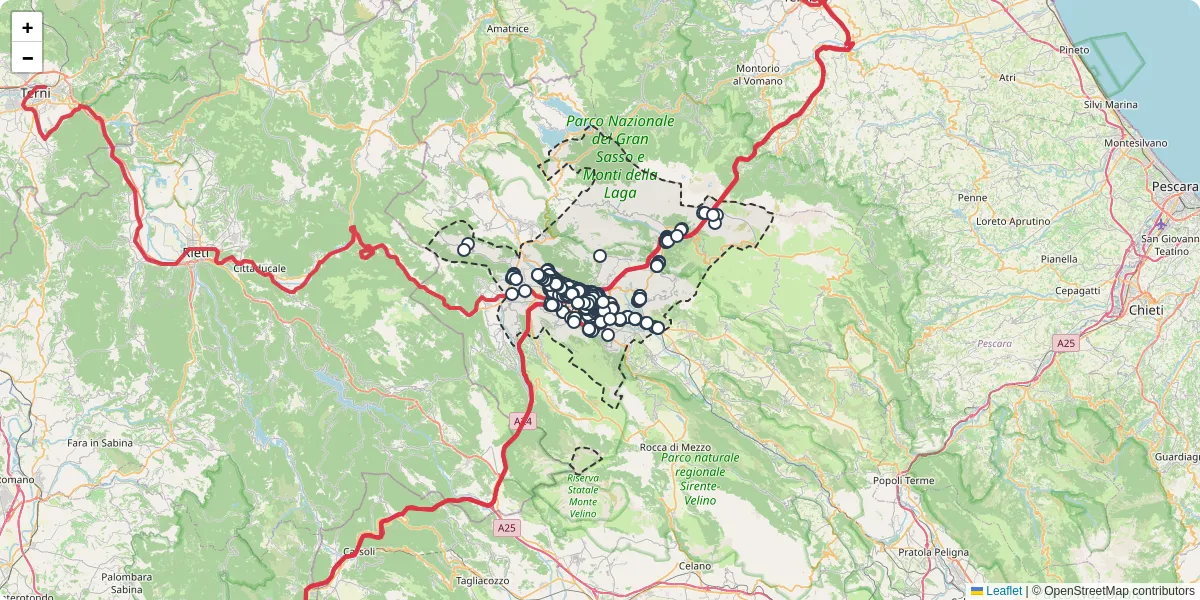 Mappa dettagliata del trasporto pubblico a L'Aquila con linee autobus, tram e collegamenti