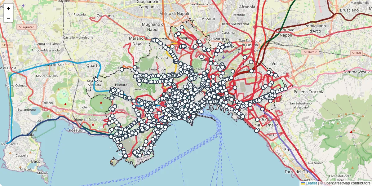 Mappa dettagliata del trasporto pubblico a Napoli con linee autobus, tram e collegamenti